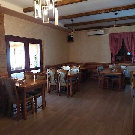 ホテル Restoran Bmb Odžak エクステリア 写真