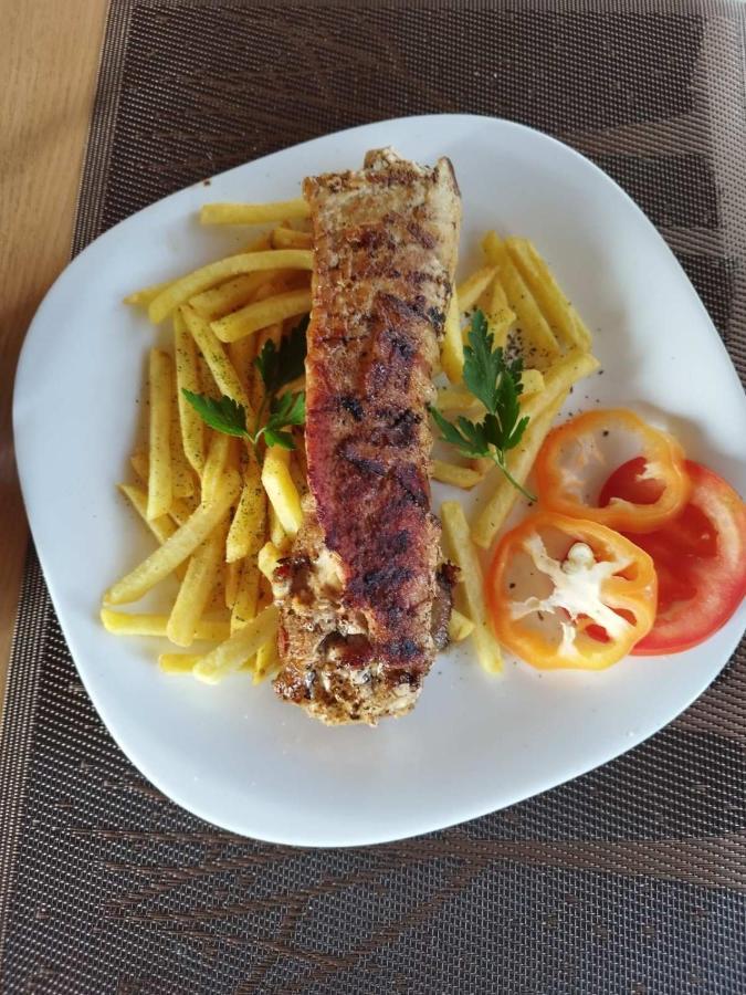 ホテル Restoran Bmb Odžak エクステリア 写真